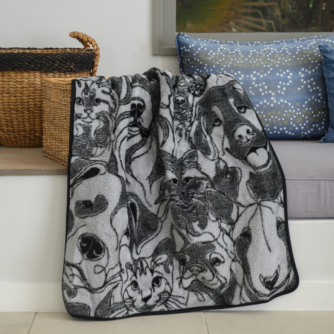 Finesse Pet Blanket - Pet Shop | Black/Dove