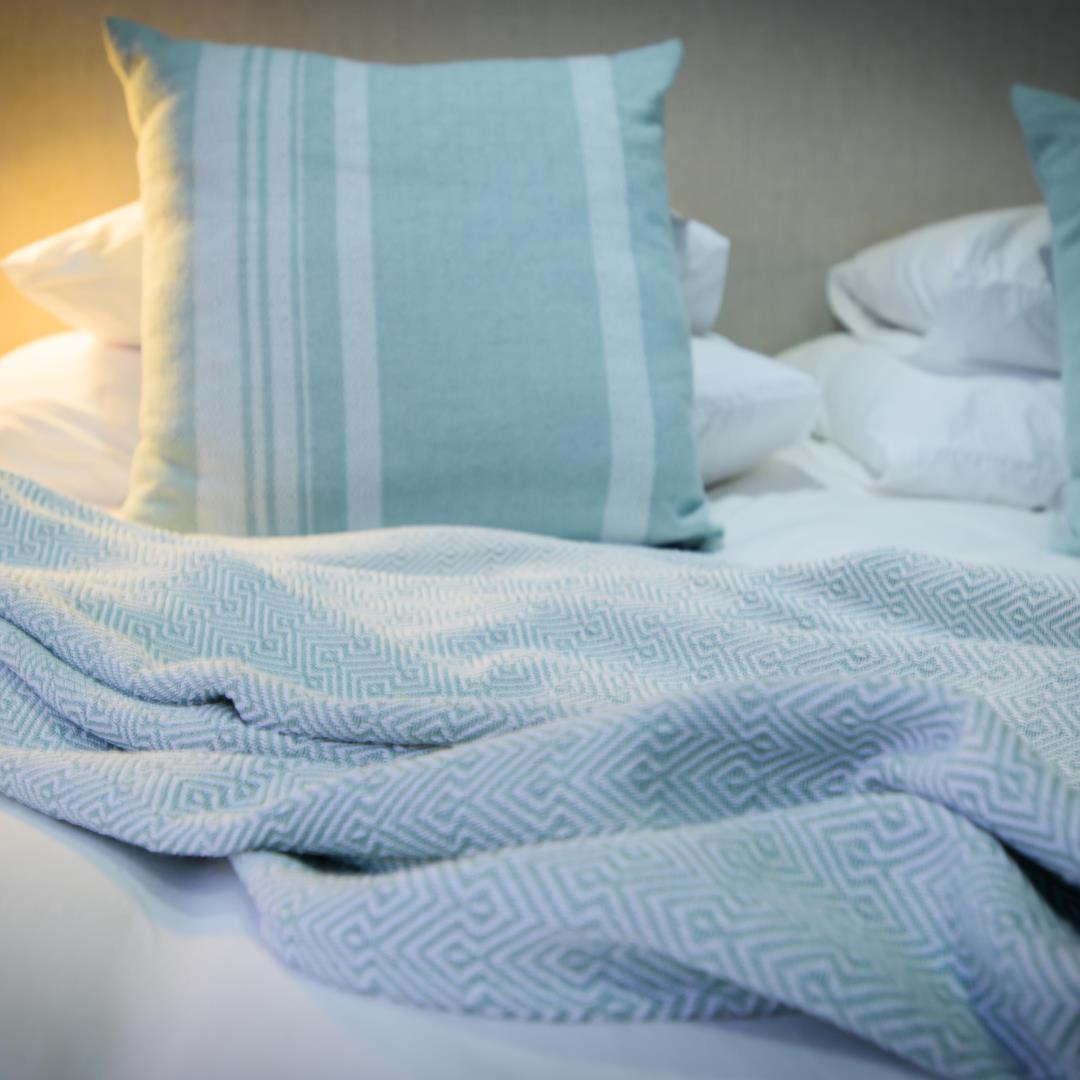 Protea Throw - Cascade | Eggshell/White