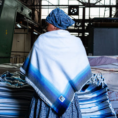 High Bulk Geo Shawl - Gradient | Royal/White