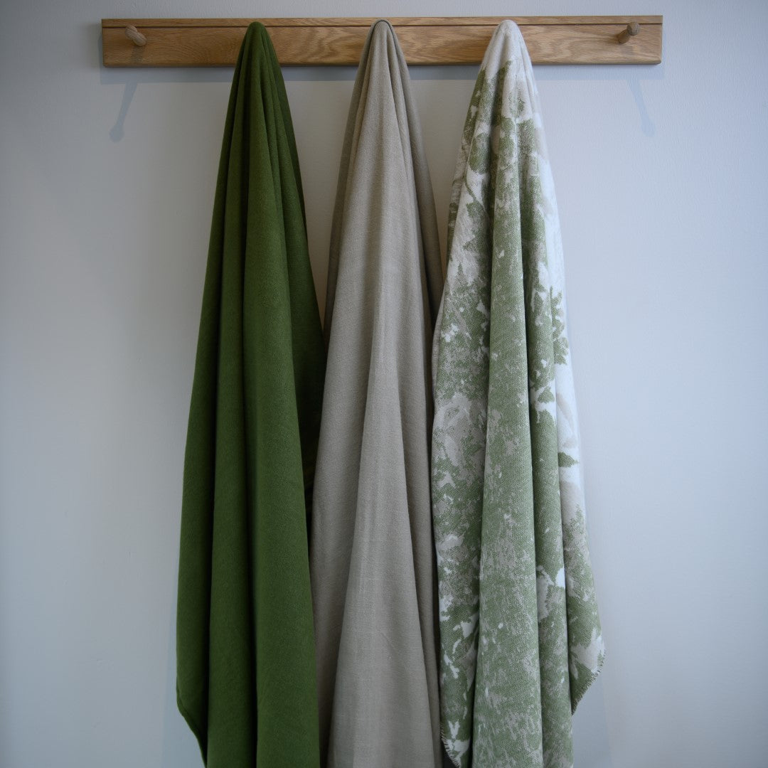 Bella Vita - Dappled Leaves | Hunter/Cobblestone