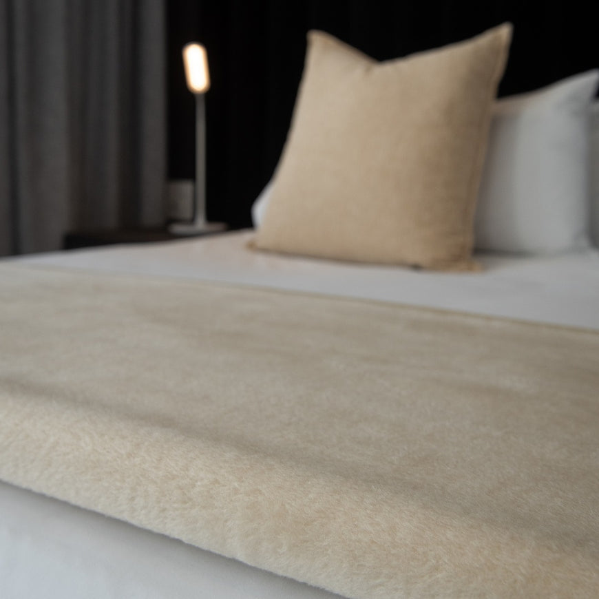 Ingcawe - Xhosa | White/Black – Aranda Textile Mills